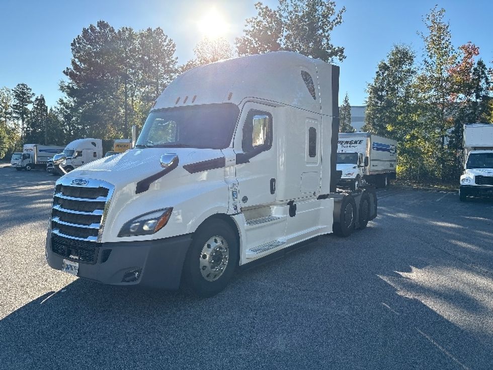 Sleeper Tractor-Heavy Duty Tractors-Freightliner-2020-T12664ST-Goldsboro-NC-793,004\n\t\tmiles-$ 37,750 - Image 3