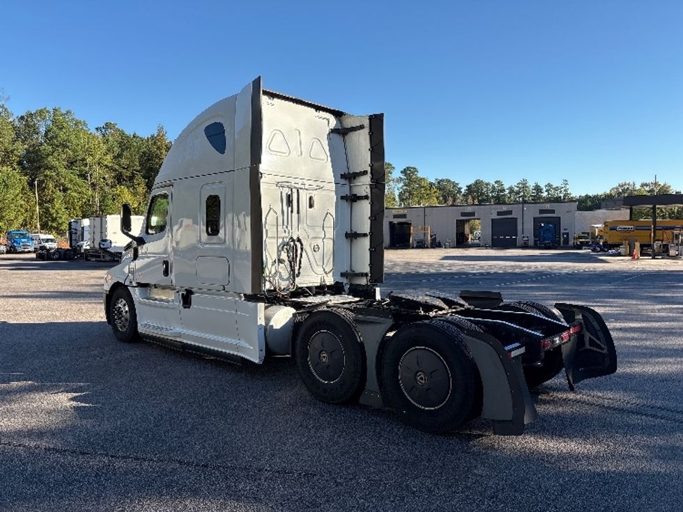 Sleeper Tractor-Heavy Duty Tractors-Freightliner-2020-T12664ST-Goldsboro-NC-793,004\n\t\tmiles-$ 37,750 - Image 5