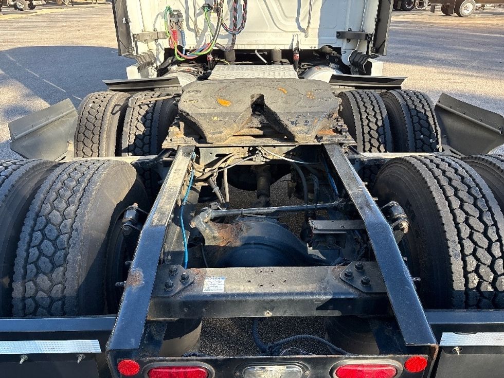 Sleeper Tractor-Heavy Duty Tractors-Freightliner-2020-T12664ST-Goldsboro-NC-793,004\n\t\tmiles-$ 37,750 - Image 6