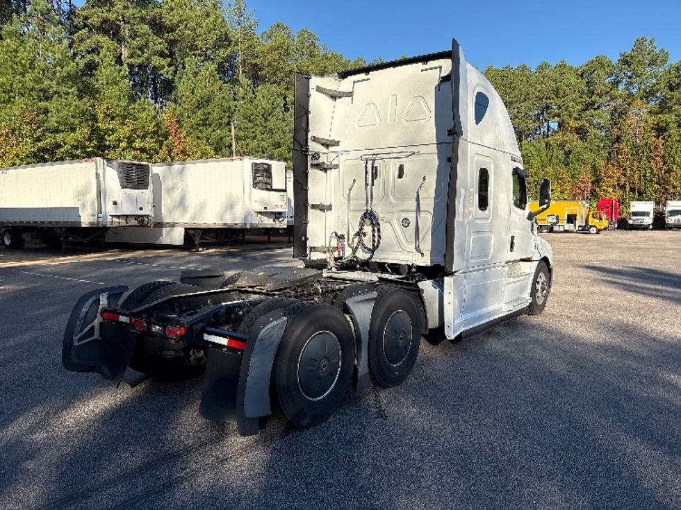 Sleeper Tractor-Heavy Duty Tractors-Freightliner-2020-T12664ST-Goldsboro-NC-793,004\n\t\tmiles-$ 37,750 - Image 7