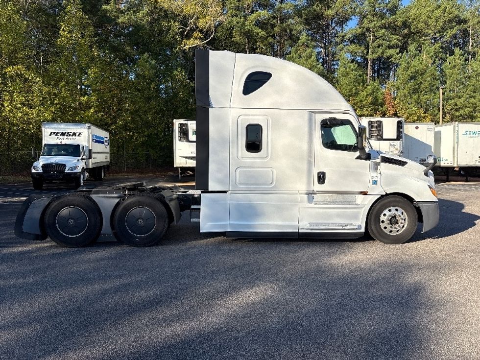 Sleeper Tractor-Heavy Duty Tractors-Freightliner-2020-T12664ST-Goldsboro-NC-793,004\n\t\tmiles-$ 37,750 - Image 8