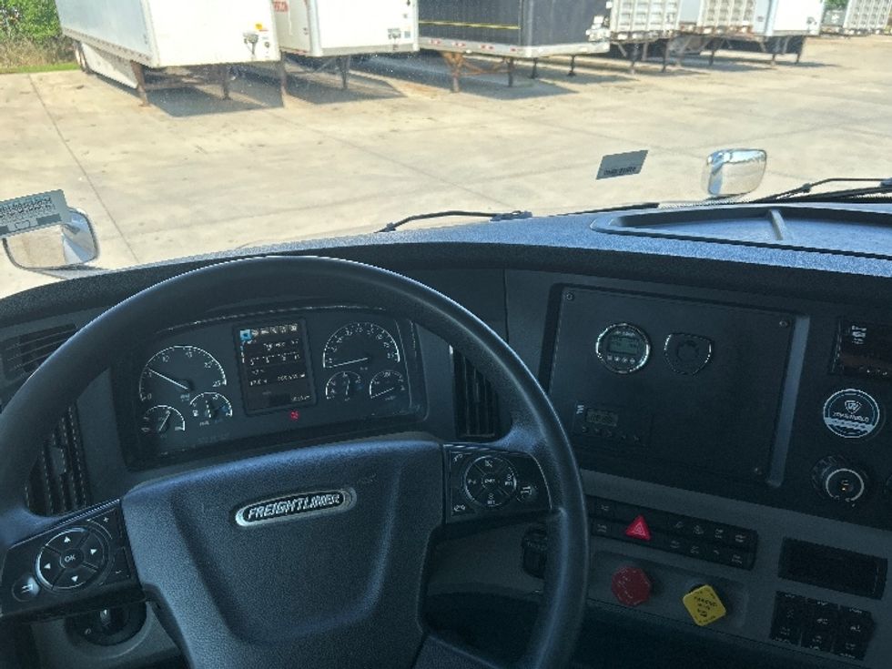 Sleeper Tractor-Heavy Duty Tractors-Freightliner-2020-T12664ST-Goshen-IN-409,438\n\t\tmiles-$ 66,750 - Image 11