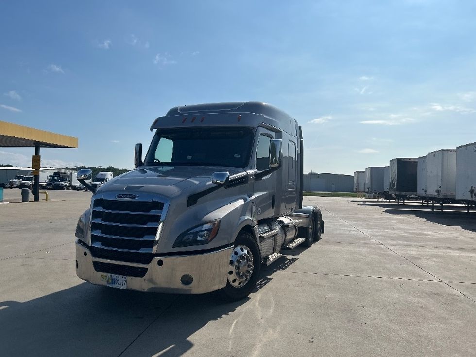 Sleeper Tractor-Heavy Duty Tractors-Freightliner-2020-T12664ST-Goshen-IN-409,438\n\t\tmiles-$ 66,750 - Image 3