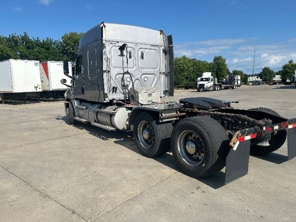 Sleeper Tractor-Heavy Duty Tractors-Freightliner-2020-T12664ST-Goshen-IN-409,438\n\t\tmiles-$ 66,750 - Image 5