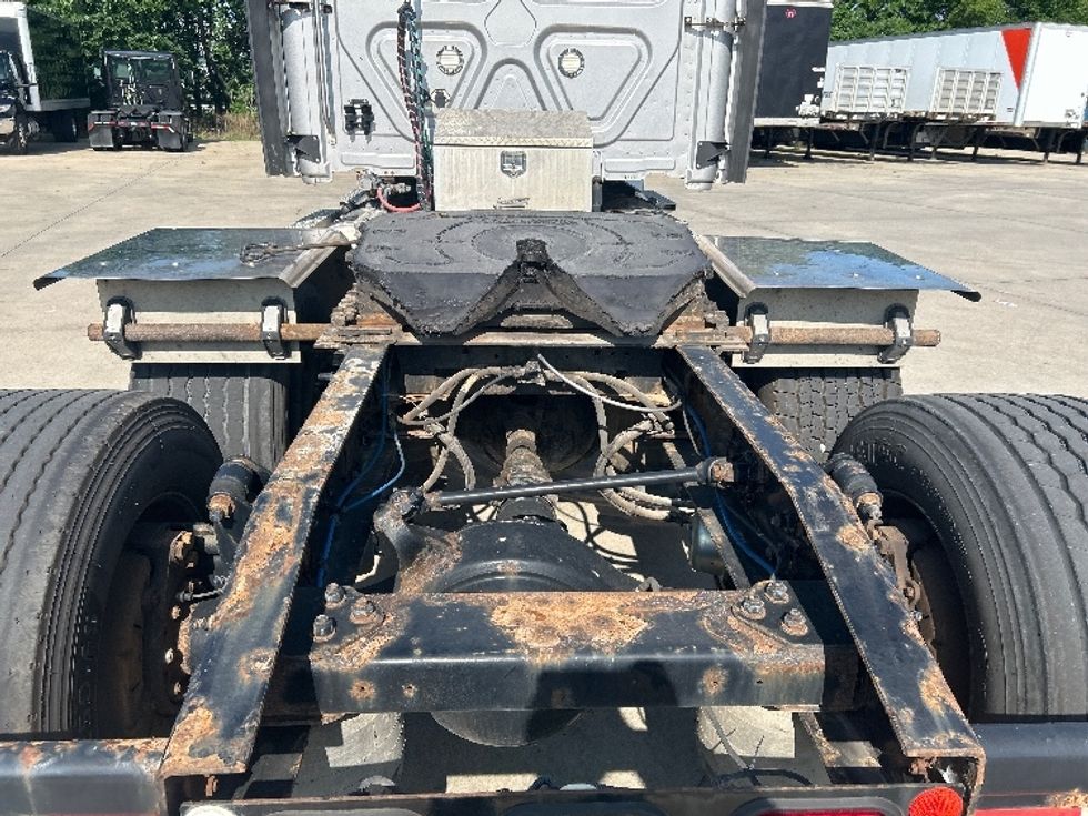 Sleeper Tractor-Heavy Duty Tractors-Freightliner-2020-T12664ST-Goshen-IN-409,438\n\t\tmiles-$ 66,750 - Image 6