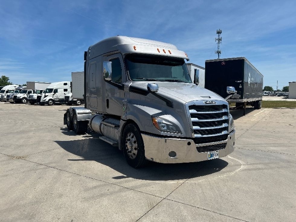 Sleeper Tractor-Heavy Duty Tractors-Freightliner-2020-T12664ST-Goshen-IN-435,070\n\t\tmiles-$ 60,000 - Image 1