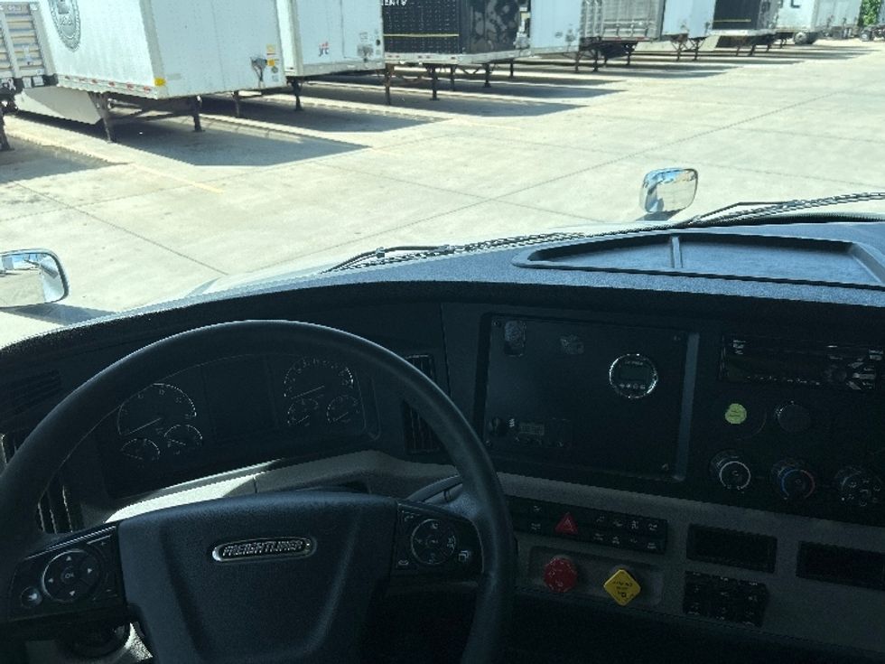 Sleeper Tractor-Heavy Duty Tractors-Freightliner-2020-T12664ST-Goshen-IN-435,070\n\t\tmiles-$ 60,000 - Image 11