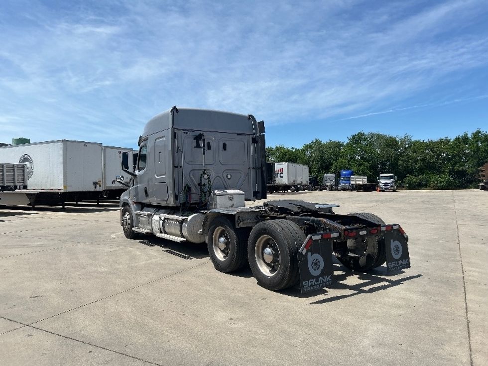 Sleeper Tractor-Heavy Duty Tractors-Freightliner-2020-T12664ST-Goshen-IN-435,070\n\t\tmiles-$ 60,000 - Image 5