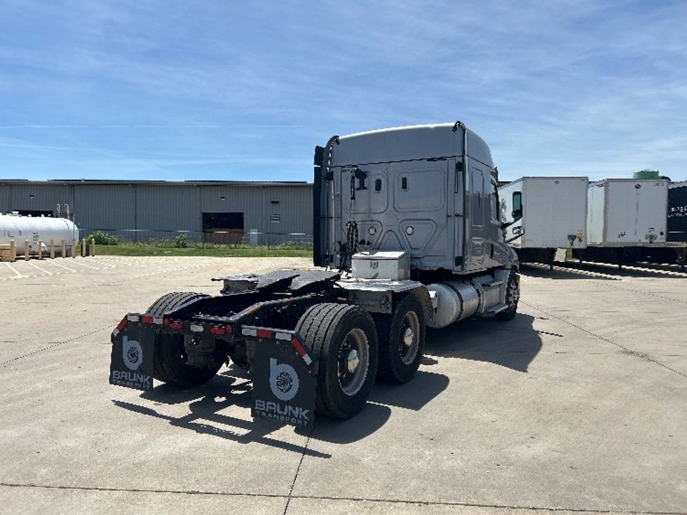 Sleeper Tractor-Heavy Duty Tractors-Freightliner-2020-T12664ST-Goshen-IN-435,070\n\t\tmiles-$ 60,000 - Image 7