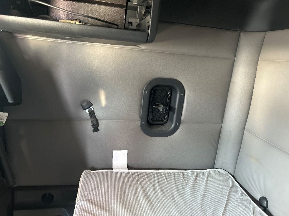 Sleeper Tractor-Heavy Duty Tractors-Freightliner-2020-T12664ST-Goshen-IN-465,147\n\t\tmiles-$ 52,750 - Image 19