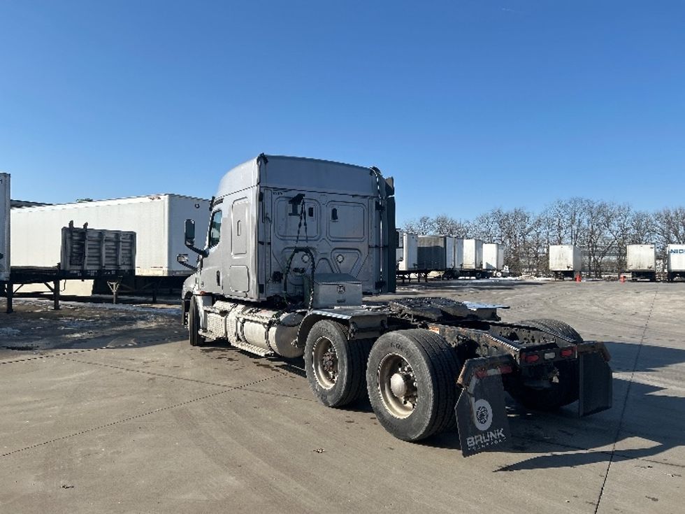 Sleeper Tractor-Heavy Duty Tractors-Freightliner-2020-T12664ST-Goshen-IN-465,147\n\t\tmiles-$ 52,750 - Image 5