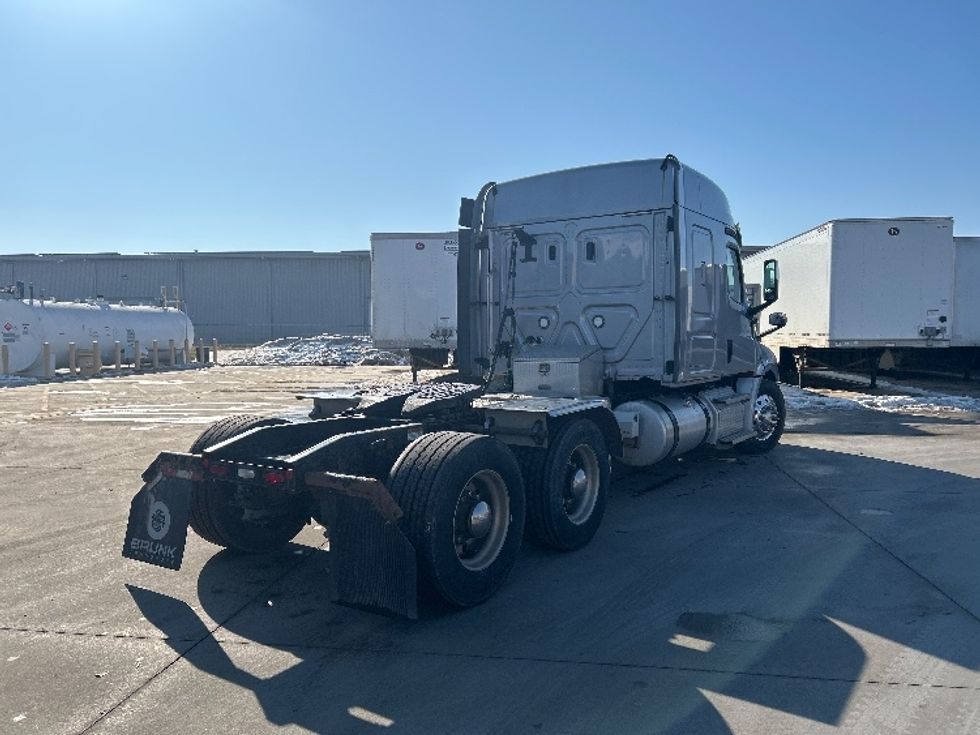 Sleeper Tractor-Heavy Duty Tractors-Freightliner-2020-T12664ST-Goshen-IN-465,147\n\t\tmiles-$ 52,750 - Image 7