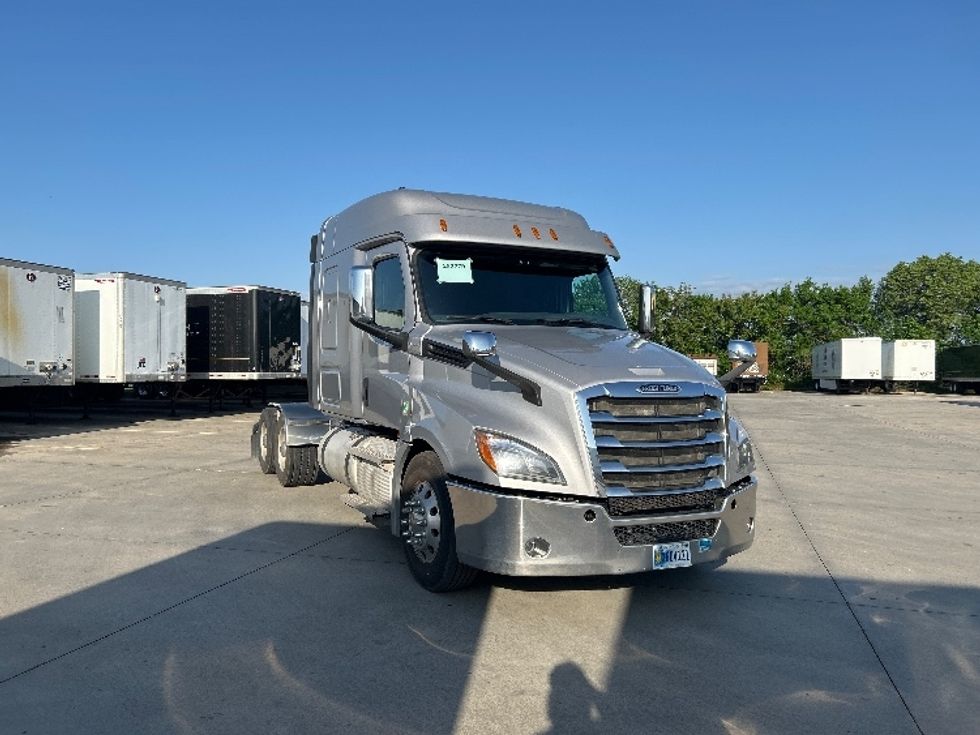 Sleeper Tractor-Heavy Duty Tractors-Freightliner-2020-T12664ST-Goshen-IN-486,249\n\t\tmiles-$ 57,000 - Image 1