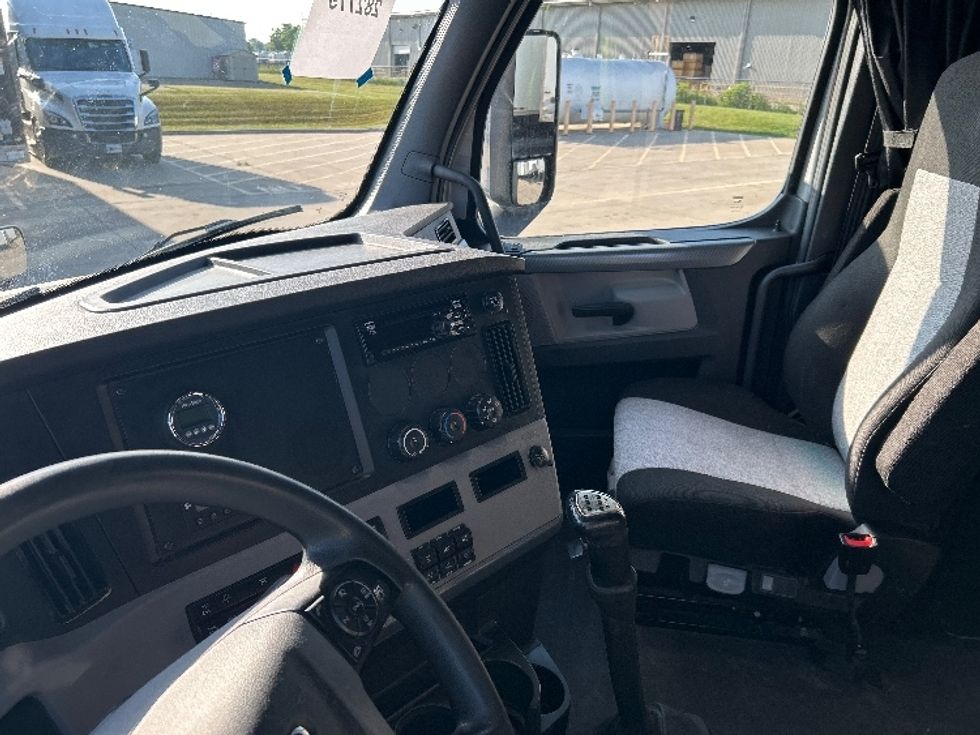 Sleeper Tractor-Heavy Duty Tractors-Freightliner-2020-T12664ST-Goshen-IN-486,249\n\t\tmiles-$ 57,000 - Image 10