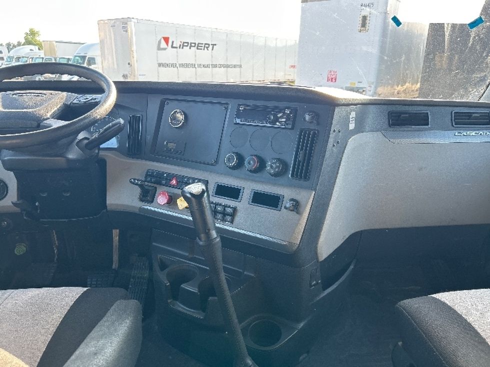 Sleeper Tractor-Heavy Duty Tractors-Freightliner-2020-T12664ST-Goshen-IN-486,249\n\t\tmiles-$ 57,000 - Image 12