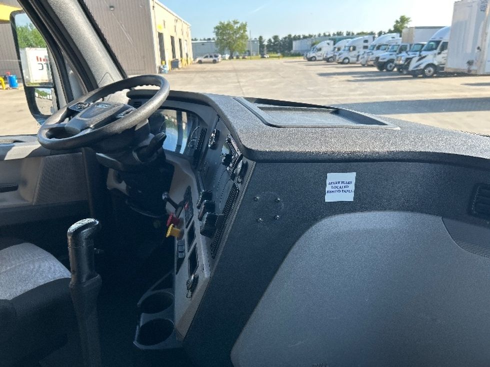 Sleeper Tractor-Heavy Duty Tractors-Freightliner-2020-T12664ST-Goshen-IN-486,249\n\t\tmiles-$ 57,000 - Image 15