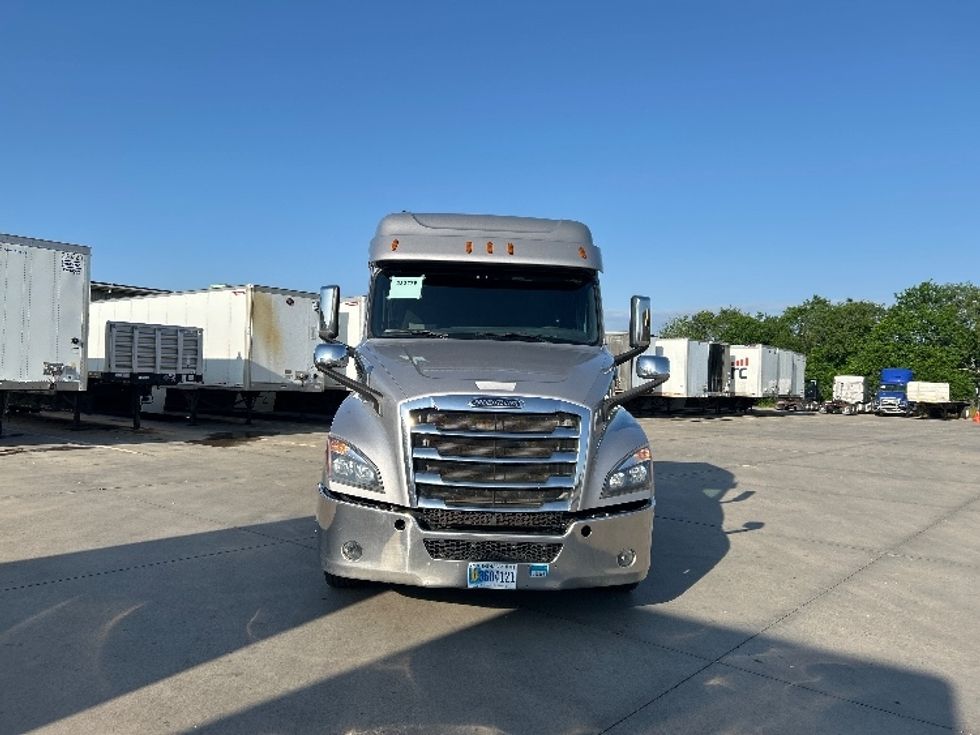 Sleeper Tractor-Heavy Duty Tractors-Freightliner-2020-T12664ST-Goshen-IN-486,249\n\t\tmiles-$ 57,000 - Image 2