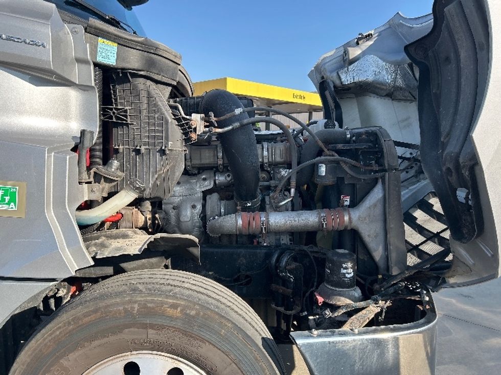 Sleeper Tractor-Heavy Duty Tractors-Freightliner-2020-T12664ST-Goshen-IN-486,249\n\t\tmiles-$ 57,000 - Image 20
