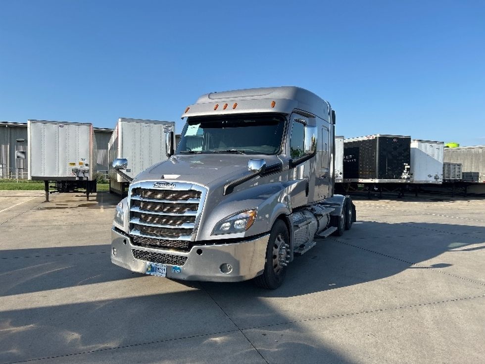 Sleeper Tractor-Heavy Duty Tractors-Freightliner-2020-T12664ST-Goshen-IN-486,249\n\t\tmiles-$ 57,000 - Image 3
