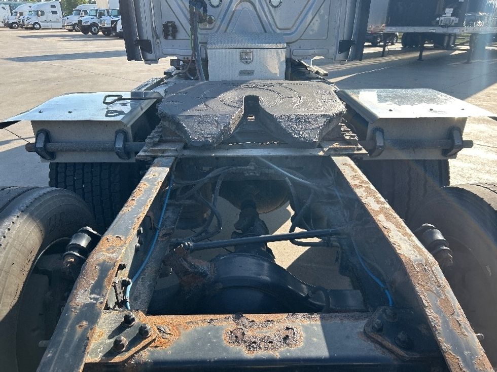 Sleeper Tractor-Heavy Duty Tractors-Freightliner-2020-T12664ST-Goshen-IN-486,249\n\t\tmiles-$ 57,000 - Image 6