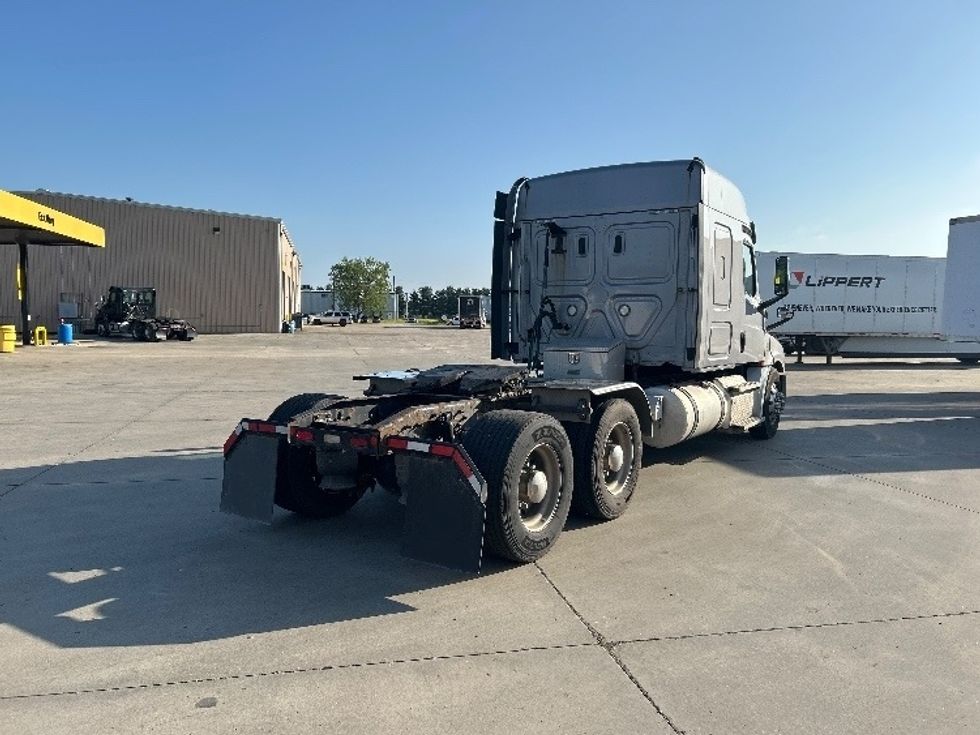 Sleeper Tractor-Heavy Duty Tractors-Freightliner-2020-T12664ST-Goshen-IN-486,249\n\t\tmiles-$ 57,000 - Image 7