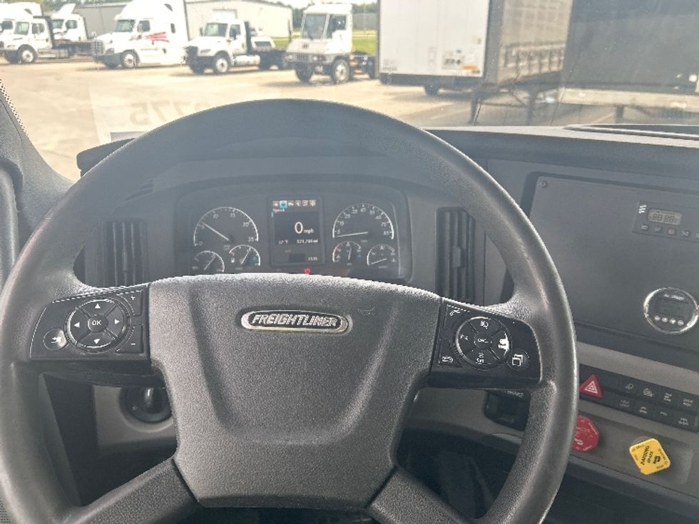 Sleeper Tractor-Heavy Duty Tractors-Freightliner-2020-T12664ST-Goshen-IN-521,703\n\t\tmiles-$ 51,250 - Image 11