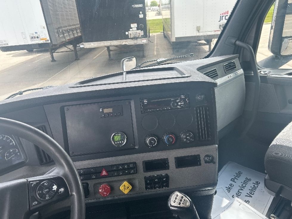 Sleeper Tractor-Heavy Duty Tractors-Freightliner-2020-T12664ST-Goshen-IN-521,703\n\t\tmiles-$ 51,250 - Image 12