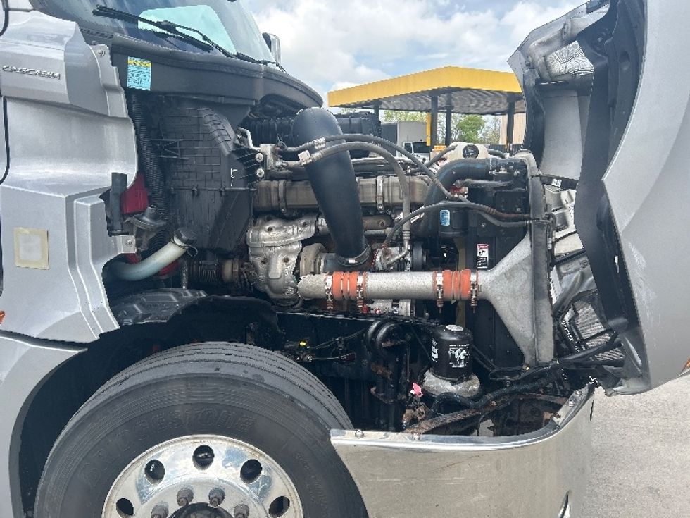 Sleeper Tractor-Heavy Duty Tractors-Freightliner-2020-T12664ST-Goshen-IN-521,703\n\t\tmiles-$ 51,250 - Image 20