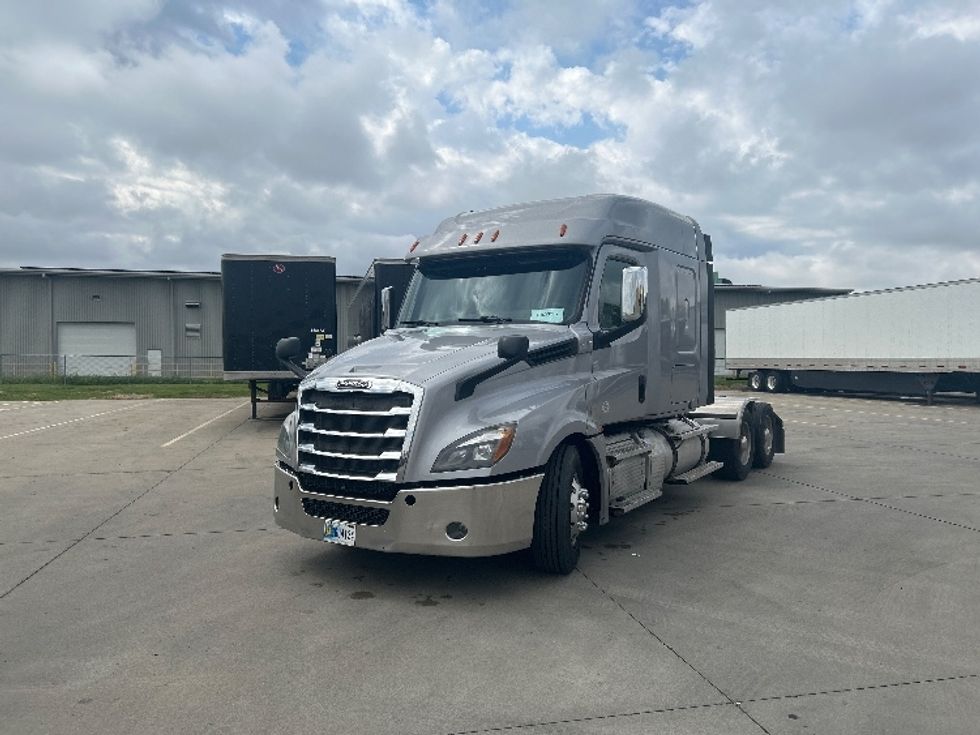 Sleeper Tractor-Heavy Duty Tractors-Freightliner-2020-T12664ST-Goshen-IN-521,703\n\t\tmiles-$ 51,250 - Image 3