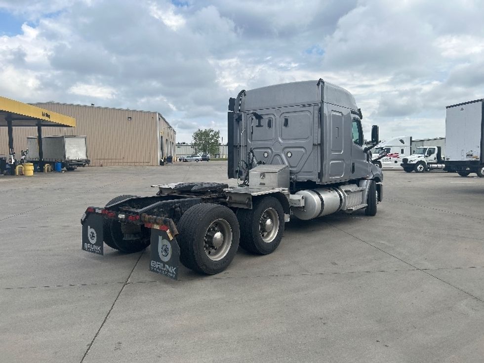 Sleeper Tractor-Heavy Duty Tractors-Freightliner-2020-T12664ST-Goshen-IN-521,703\n\t\tmiles-$ 51,250 - Image 7