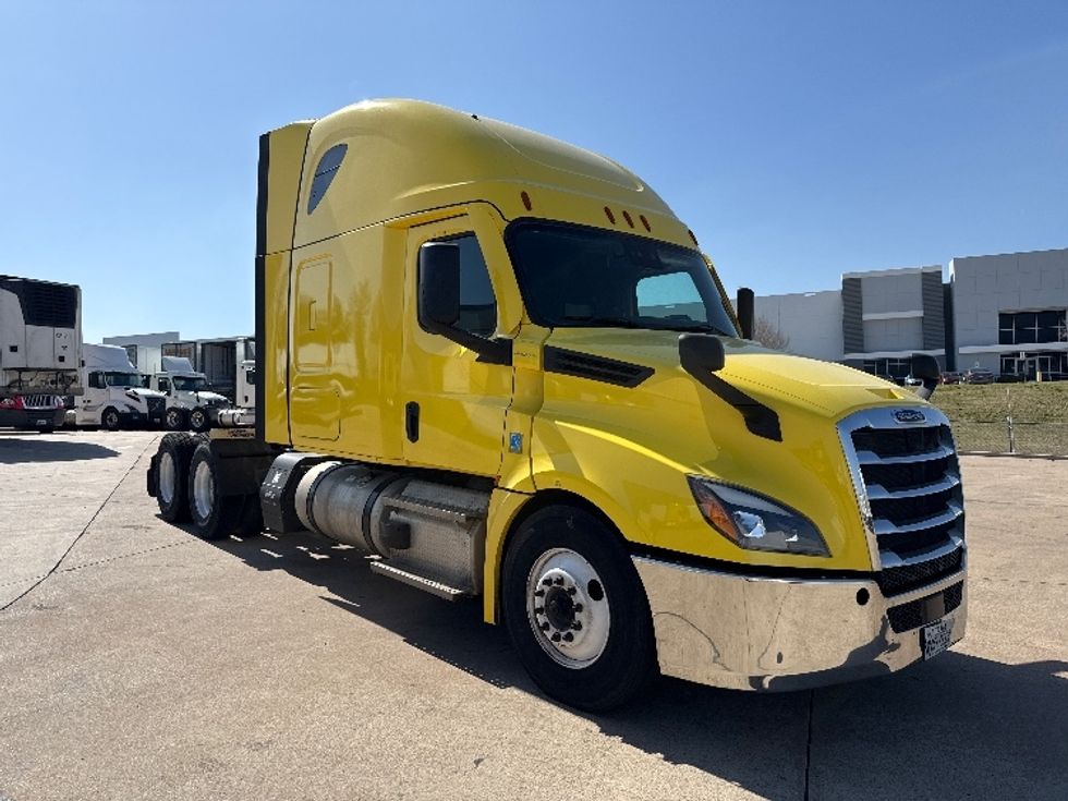 Sleeper Tractor-Heavy Duty Tractors-Freightliner-2020-T12664ST-Grand Prairie-TX-349,842\n\t\tmiles-$ 66,750 - Image 1