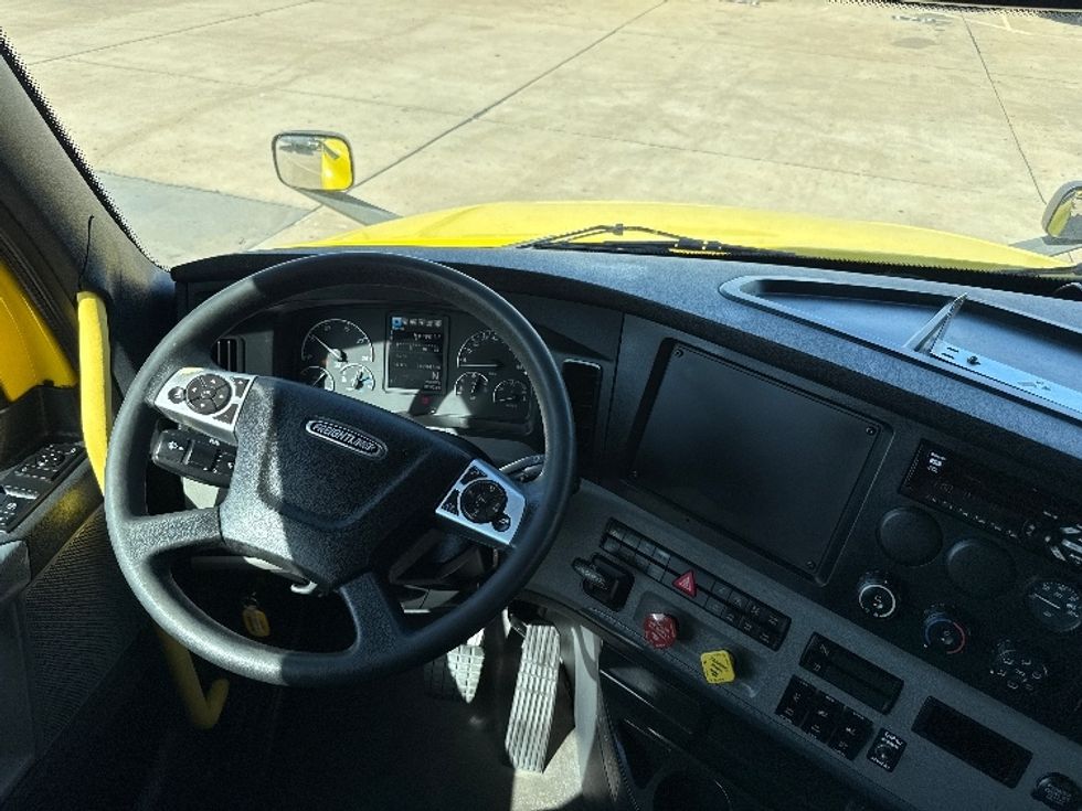 Sleeper Tractor-Heavy Duty Tractors-Freightliner-2020-T12664ST-Grand Prairie-TX-349,842\n\t\tmiles-$ 66,750 - Image 11