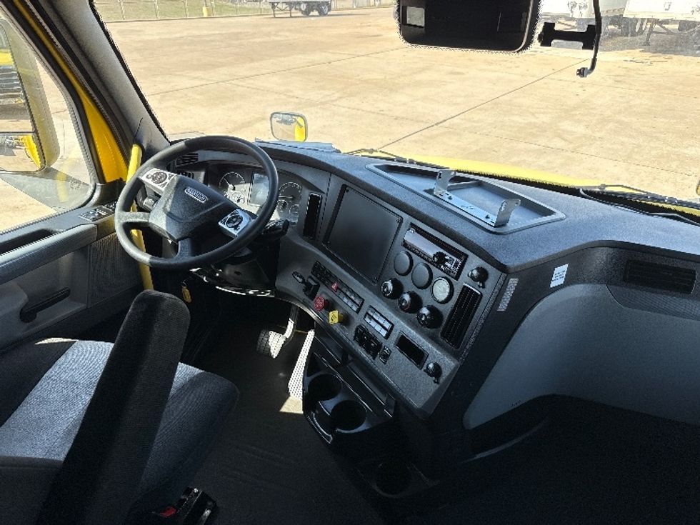 Sleeper Tractor-Heavy Duty Tractors-Freightliner-2020-T12664ST-Grand Prairie-TX-349,842\n\t\tmiles-$ 66,750 - Image 12