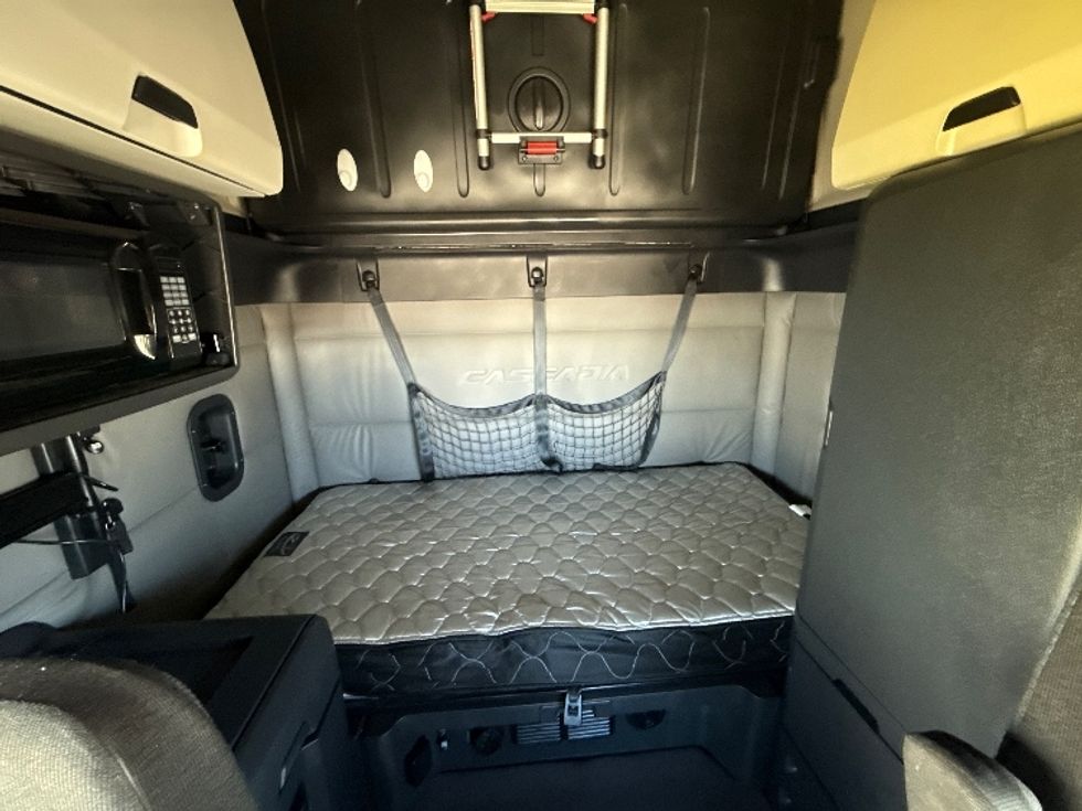 Sleeper Tractor-Heavy Duty Tractors-Freightliner-2020-T12664ST-Grand Prairie-TX-349,842\n\t\tmiles-$ 66,750 - Image 16