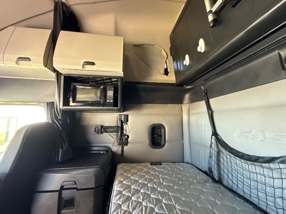 Sleeper Tractor-Heavy Duty Tractors-Freightliner-2020-T12664ST-Grand Prairie-TX-349,842\n\t\tmiles-$ 66,750 - Image 19