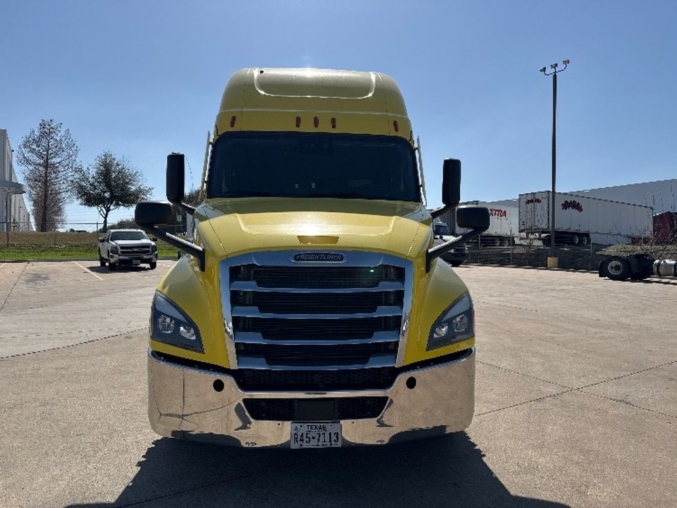 Sleeper Tractor-Heavy Duty Tractors-Freightliner-2020-T12664ST-Grand Prairie-TX-349,842\n\t\tmiles-$ 66,750 - Image 2
