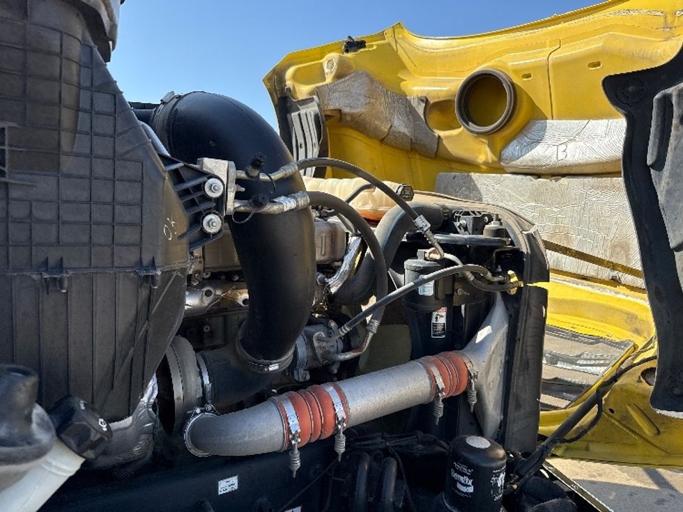 Sleeper Tractor-Heavy Duty Tractors-Freightliner-2020-T12664ST-Grand Prairie-TX-349,842\n\t\tmiles-$ 66,750 - Image 20