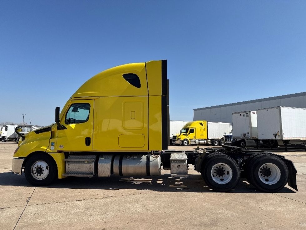 Sleeper Tractor-Heavy Duty Tractors-Freightliner-2020-T12664ST-Grand Prairie-TX-349,842\n\t\tmiles-$ 66,750 - Image 4
