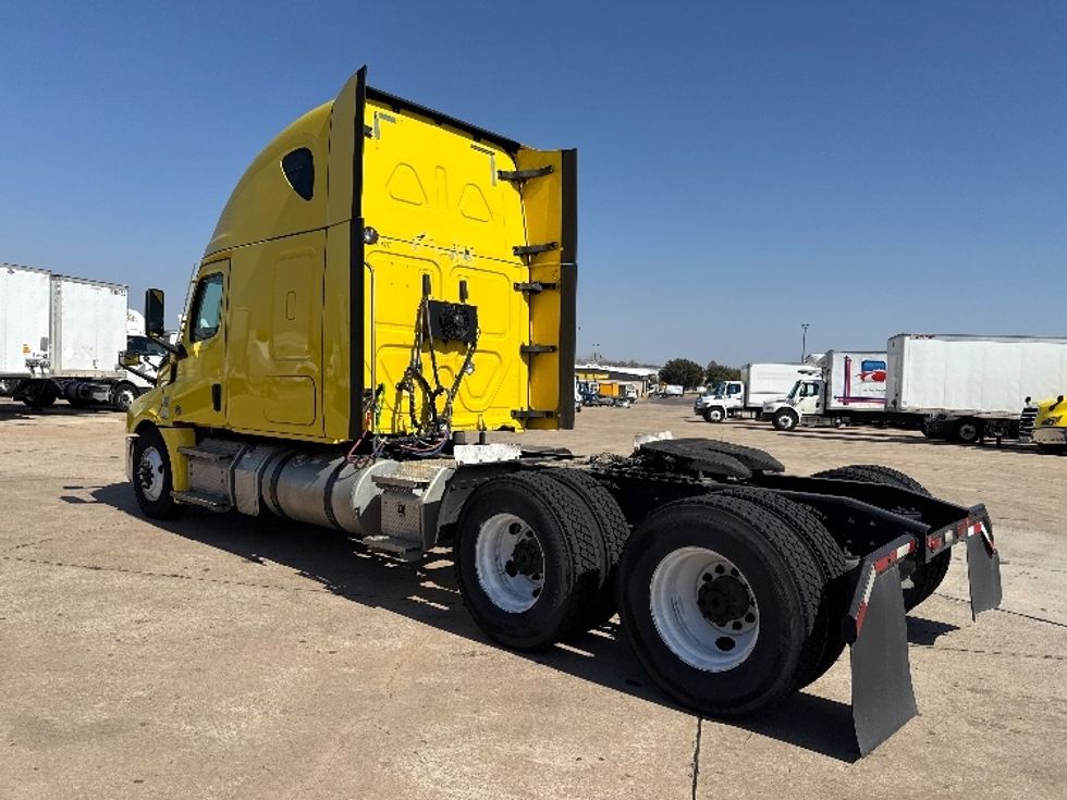Sleeper Tractor-Heavy Duty Tractors-Freightliner-2020-T12664ST-Grand Prairie-TX-349,842\n\t\tmiles-$ 66,750 - Image 5