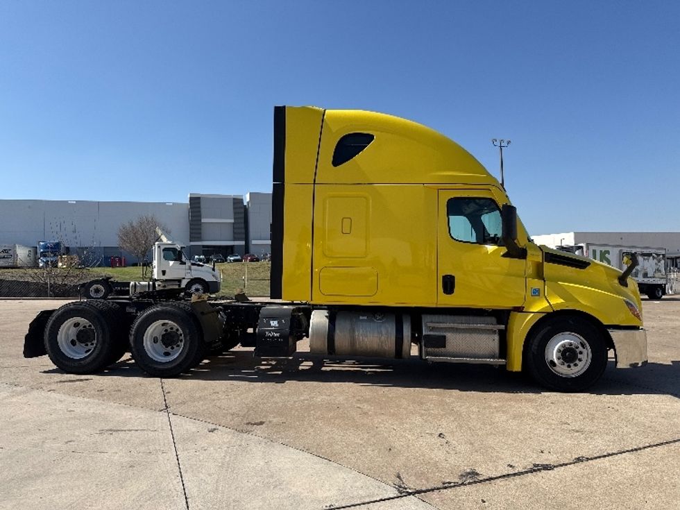 Sleeper Tractor-Heavy Duty Tractors-Freightliner-2020-T12664ST-Grand Prairie-TX-349,842\n\t\tmiles-$ 66,750 - Image 8