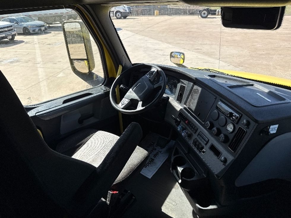 Sleeper Tractor-Heavy Duty Tractors-Freightliner-2020-T12664ST-Grand Prairie-TX-440,162\n\t\tmiles-$ 61,250 - Image 10