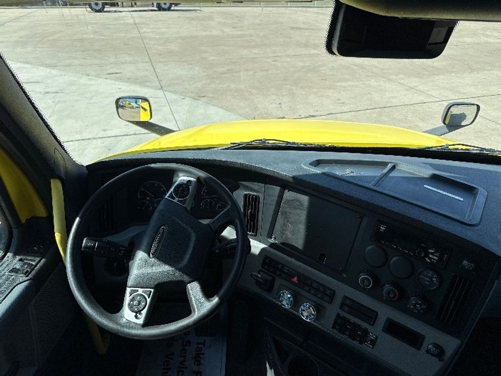 Sleeper Tractor-Heavy Duty Tractors-Freightliner-2020-T12664ST-Grand Prairie-TX-440,162\n\t\tmiles-$ 61,250 - Image 11