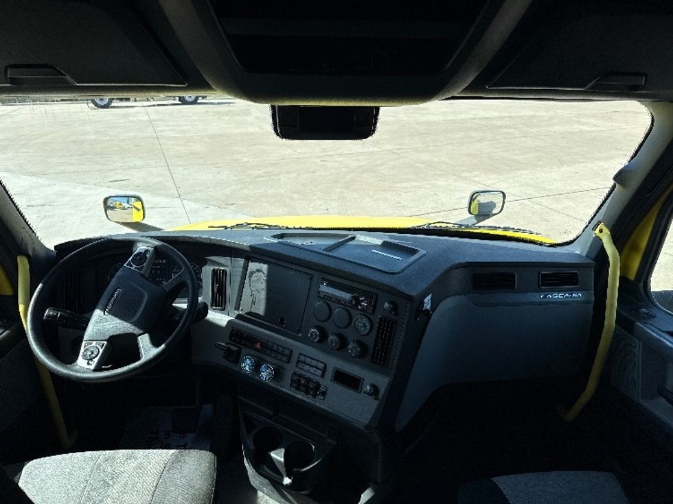 Sleeper Tractor-Heavy Duty Tractors-Freightliner-2020-T12664ST-Grand Prairie-TX-440,162\n\t\tmiles-$ 61,250 - Image 12