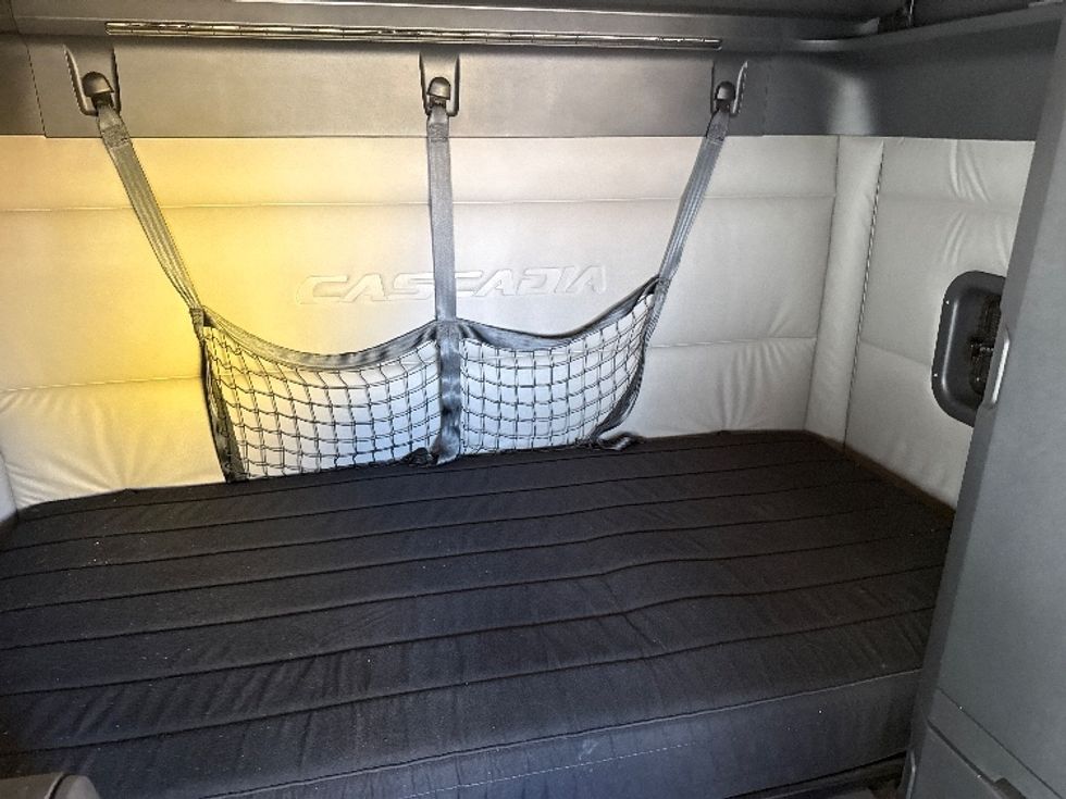 Sleeper Tractor-Heavy Duty Tractors-Freightliner-2020-T12664ST-Grand Prairie-TX-440,162\n\t\tmiles-$ 61,250 - Image 17