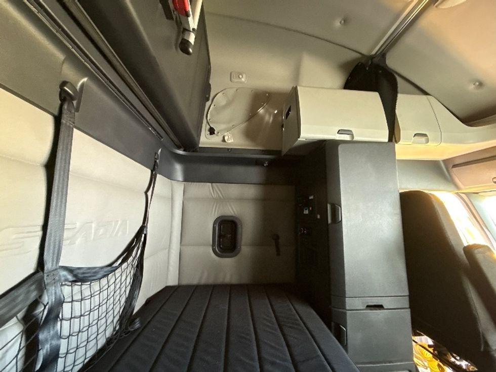 Sleeper Tractor-Heavy Duty Tractors-Freightliner-2020-T12664ST-Grand Prairie-TX-440,162\n\t\tmiles-$ 61,250 - Image 18