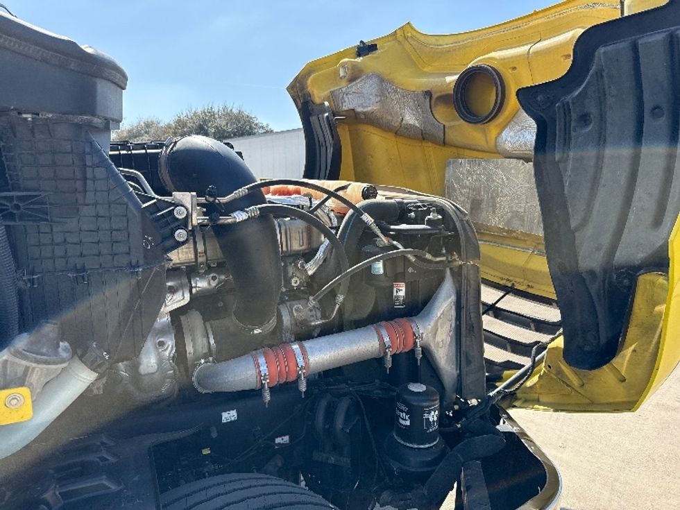 Sleeper Tractor-Heavy Duty Tractors-Freightliner-2020-T12664ST-Grand Prairie-TX-440,162\n\t\tmiles-$ 61,250 - Image 20