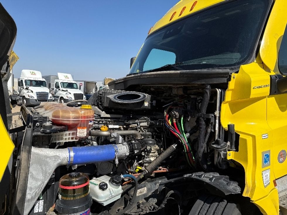 Sleeper Tractor-Heavy Duty Tractors-Freightliner-2020-T12664ST-Grand Prairie-TX-440,162\n\t\tmiles-$ 61,250 - Image 21