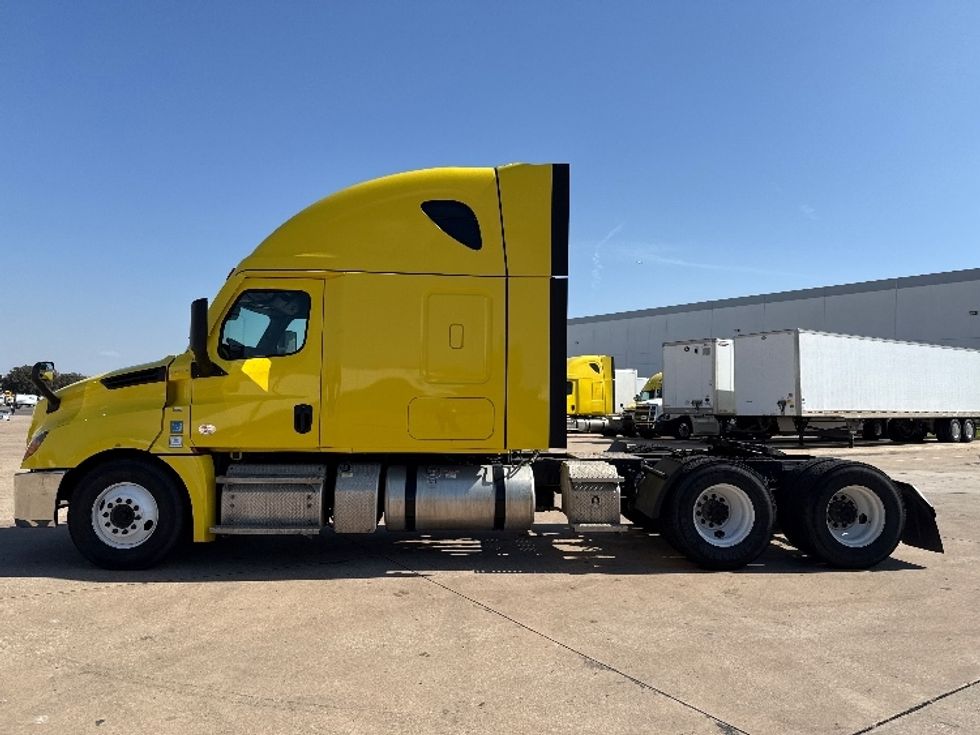 Sleeper Tractor-Heavy Duty Tractors-Freightliner-2020-T12664ST-Grand Prairie-TX-440,162\n\t\tmiles-$ 61,250 - Image 4