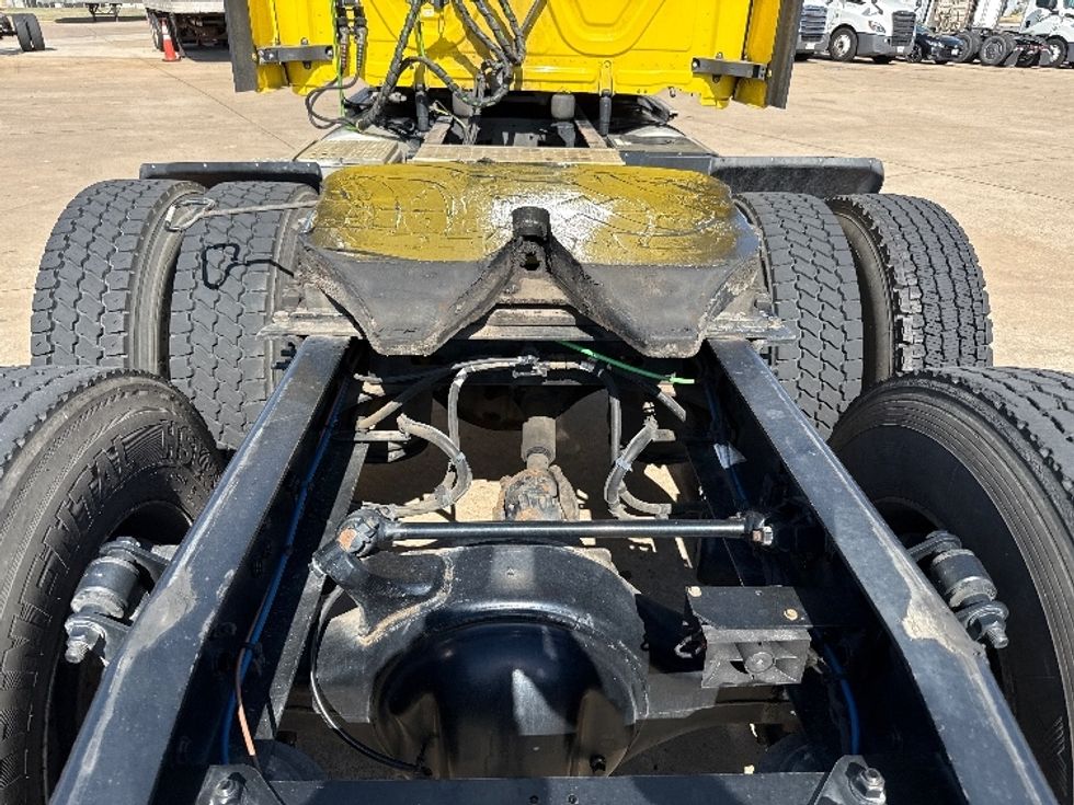 Sleeper Tractor-Heavy Duty Tractors-Freightliner-2020-T12664ST-Grand Prairie-TX-440,162\n\t\tmiles-$ 61,250 - Image 6