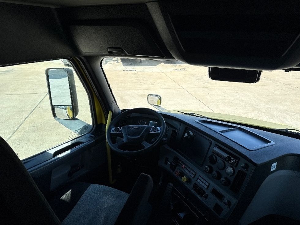 Sleeper Tractor-Heavy Duty Tractors-Freightliner-2020-T12664ST-Grand Prairie-TX-472,192\n\t\tmiles-$ 59,500 - Image 10